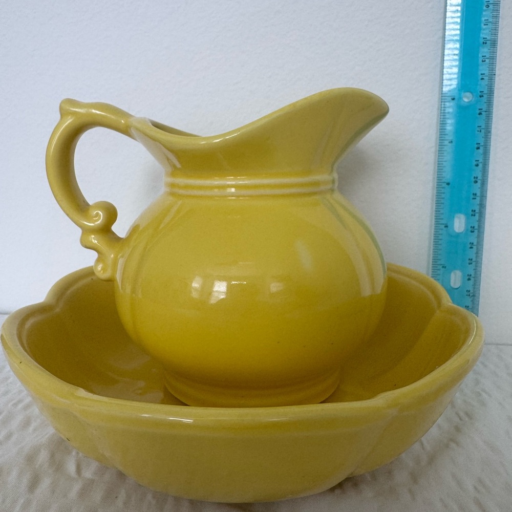 VINTAGE MCCOY POTTERY PITCHER AND WASH BASIN BOWL YELLOW
